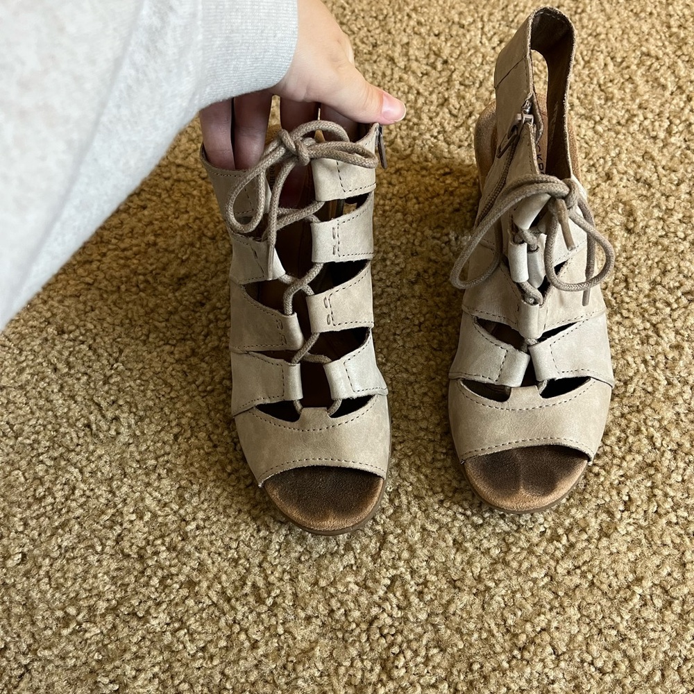 Rockport Tan Block Heels